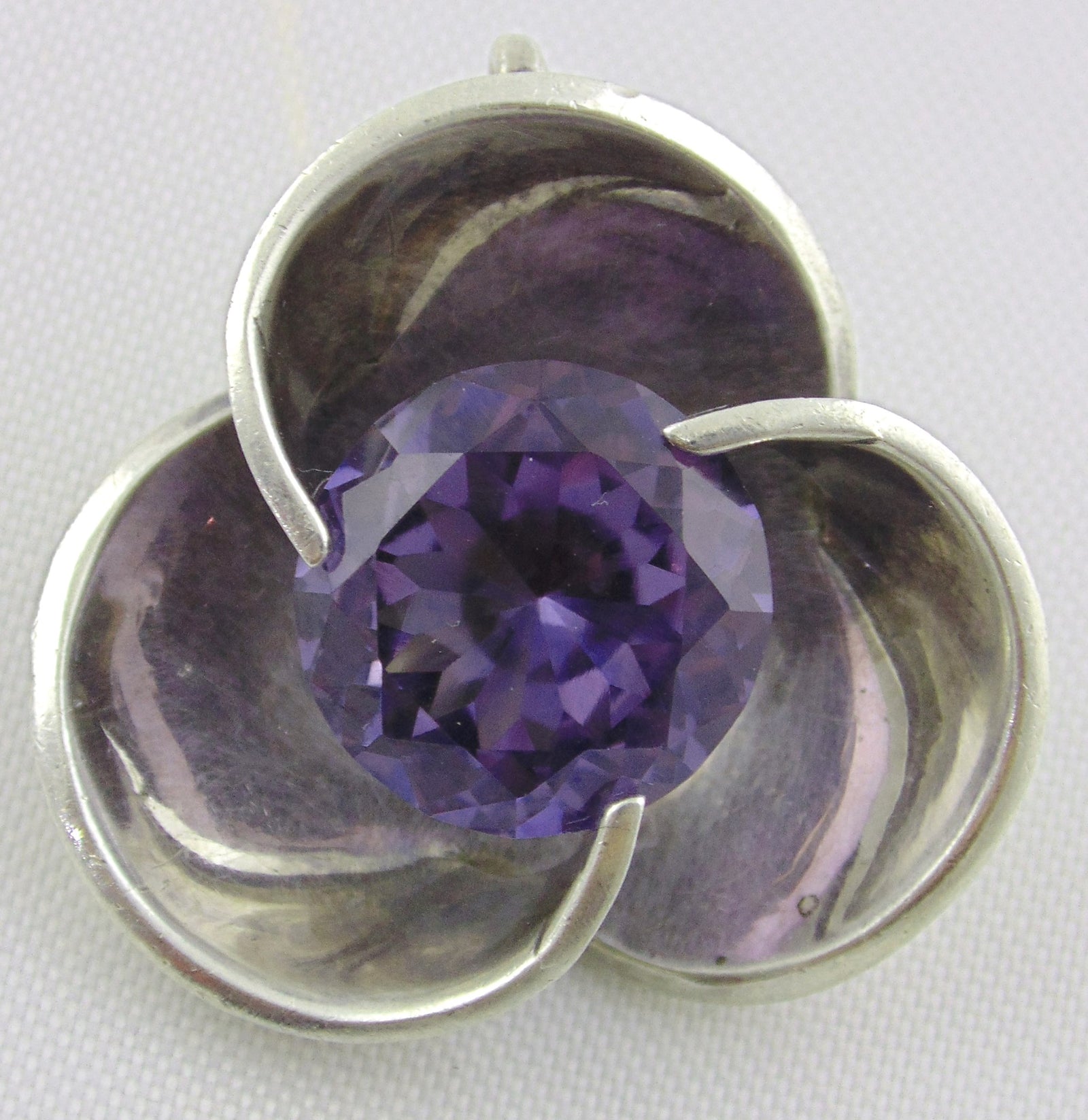 Los Ballesteros Sterling Silver Pin/Pendant with Synthetic Alexandrite