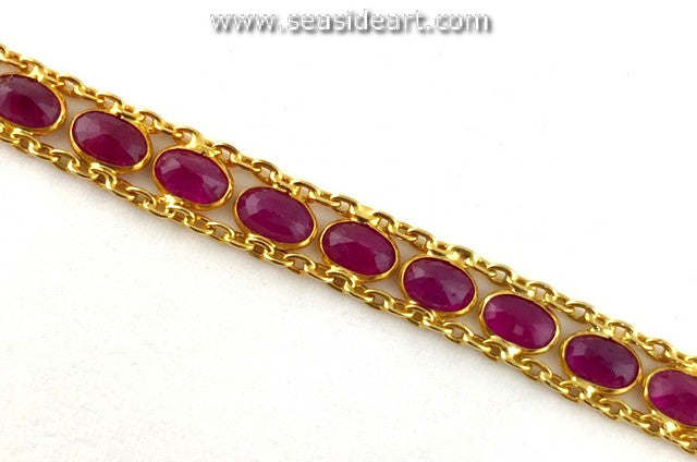 18K Yellow Gold Line Style Bracelet With Rubies