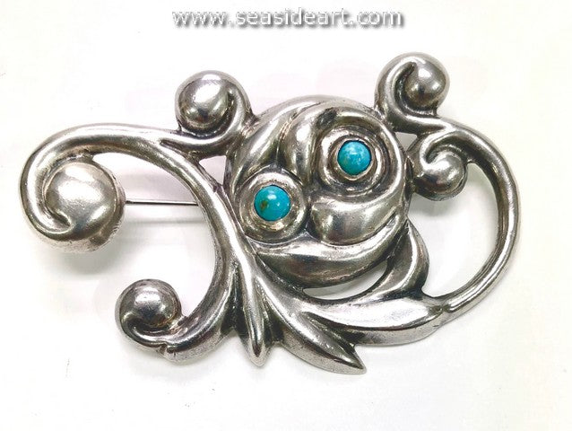 Silver brooch with white stones in safety pin design silver