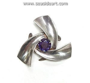Ledesma - Vintage Sterling Silver Brooch with Synthetic Alexandrite