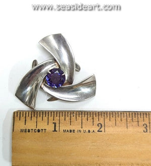 Ledesma - Vintage Sterling Silver Brooch with Synthetic Alexandrite
